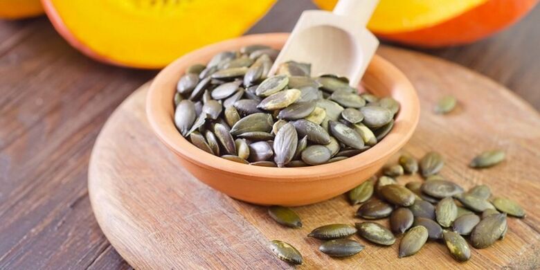 Pumpkin seeds, which a man uses daily, strengthens strength