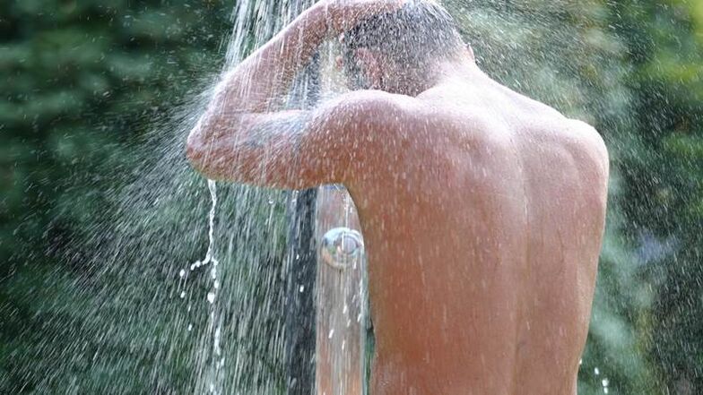 Contrast shower helps to cheer up a man and increases potency